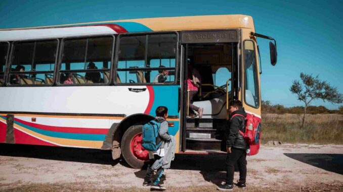 Más de 10.000 estudiantes entrerrianos acceden a la educación gracias al transporte escolar rural