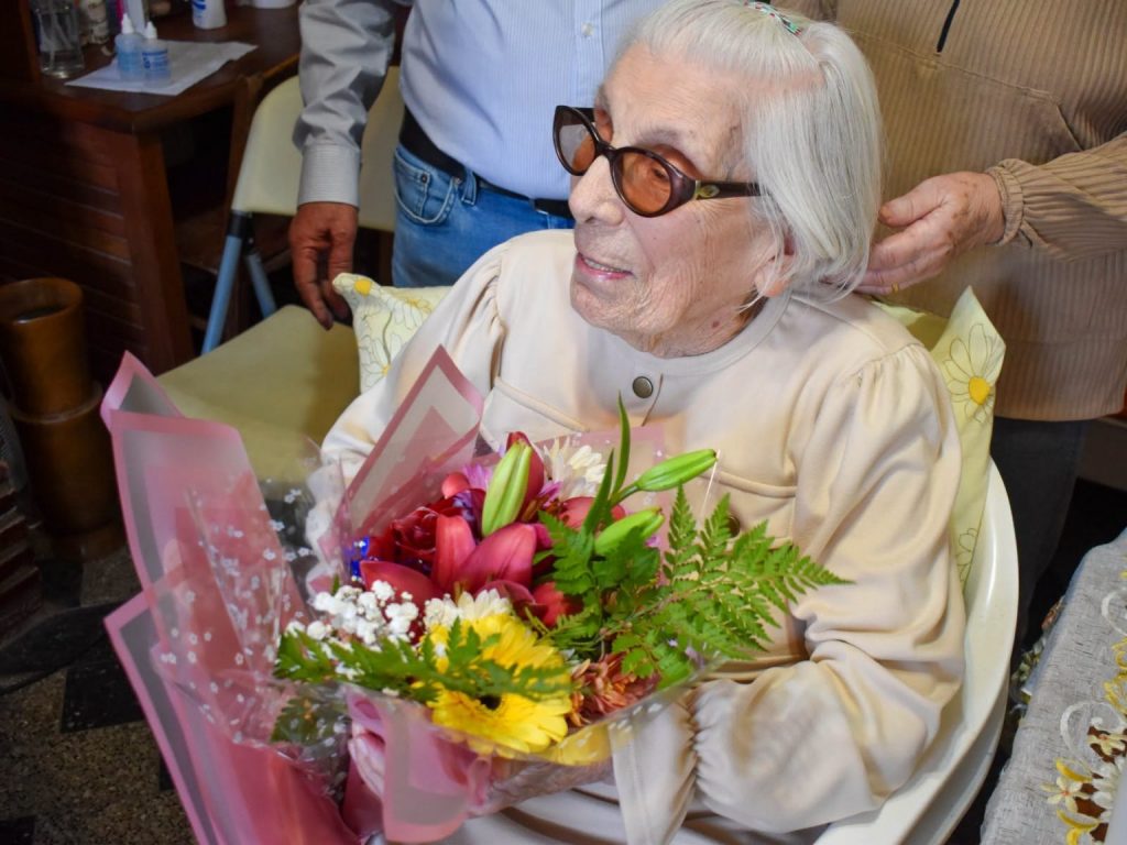 Un siglo de vida para Lita, quien atesora 8 nietos, 14 bisnietos y una tataranieta