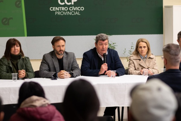 Cerca de 80 familias de Concordia y Colonia Ayuí recibieron las escrituras de sus viviendas